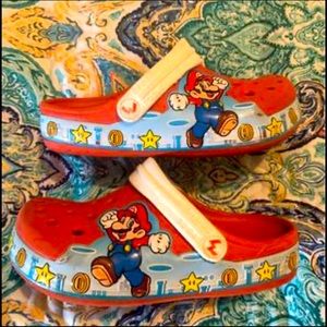Juniors Size 3 Mario Crocs